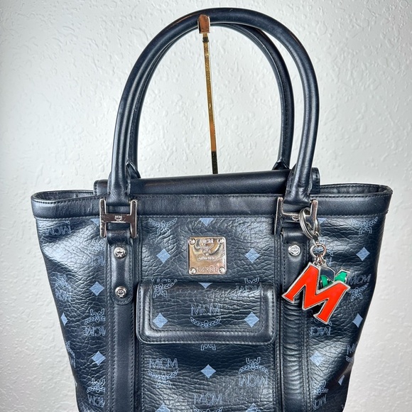 MCM VISETOS TOTE BLACK BAG/CHARM LOGO - Picture 1 of 13
